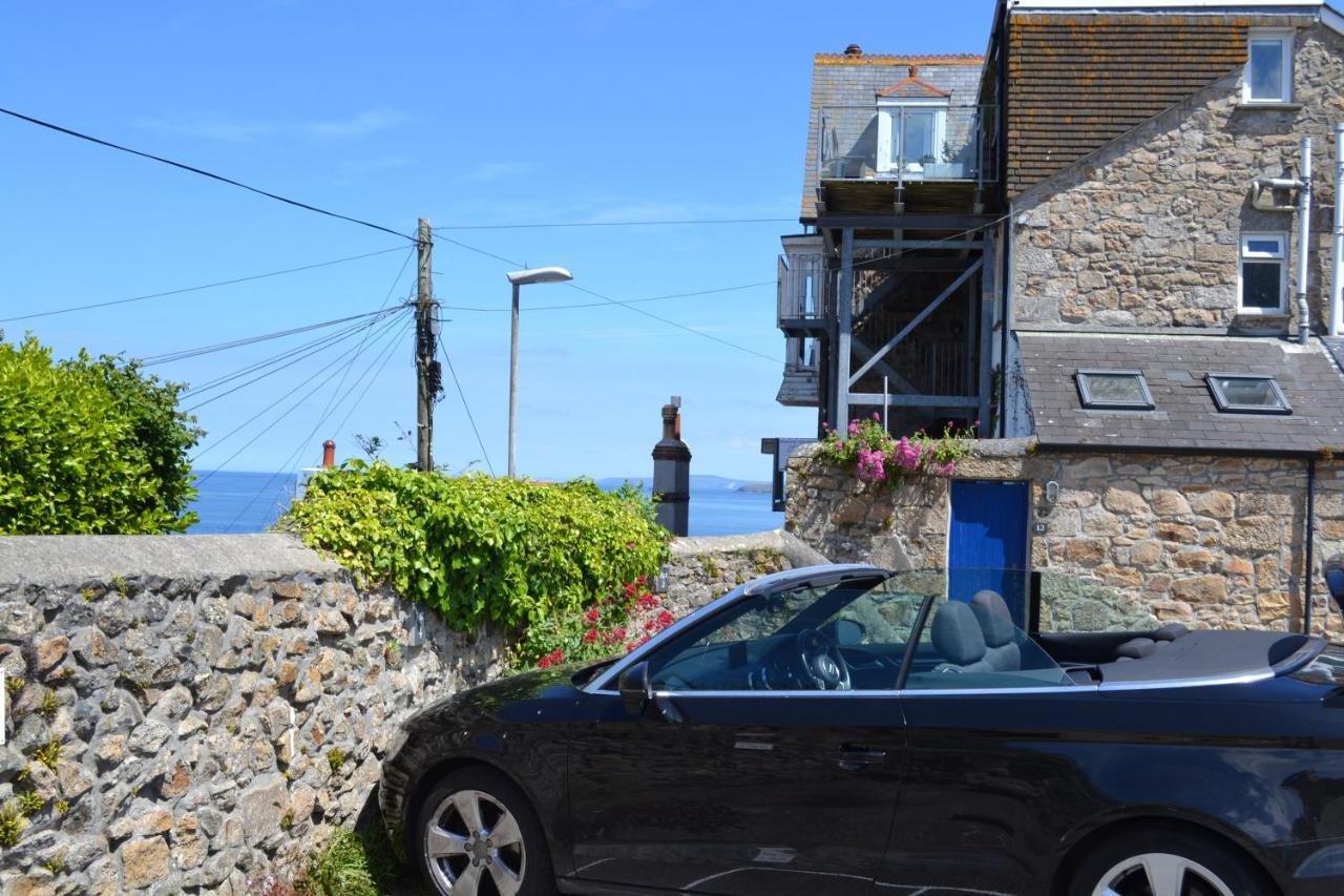 Huer'S Watch A Beautifully Presented Private Apartment With Far Reaching Views Over St Ives Harbour And Bay And Free Onsite Parking For Larger Groups Book Along With Our Connecting Two Sister Apartments Eksteriør bilde