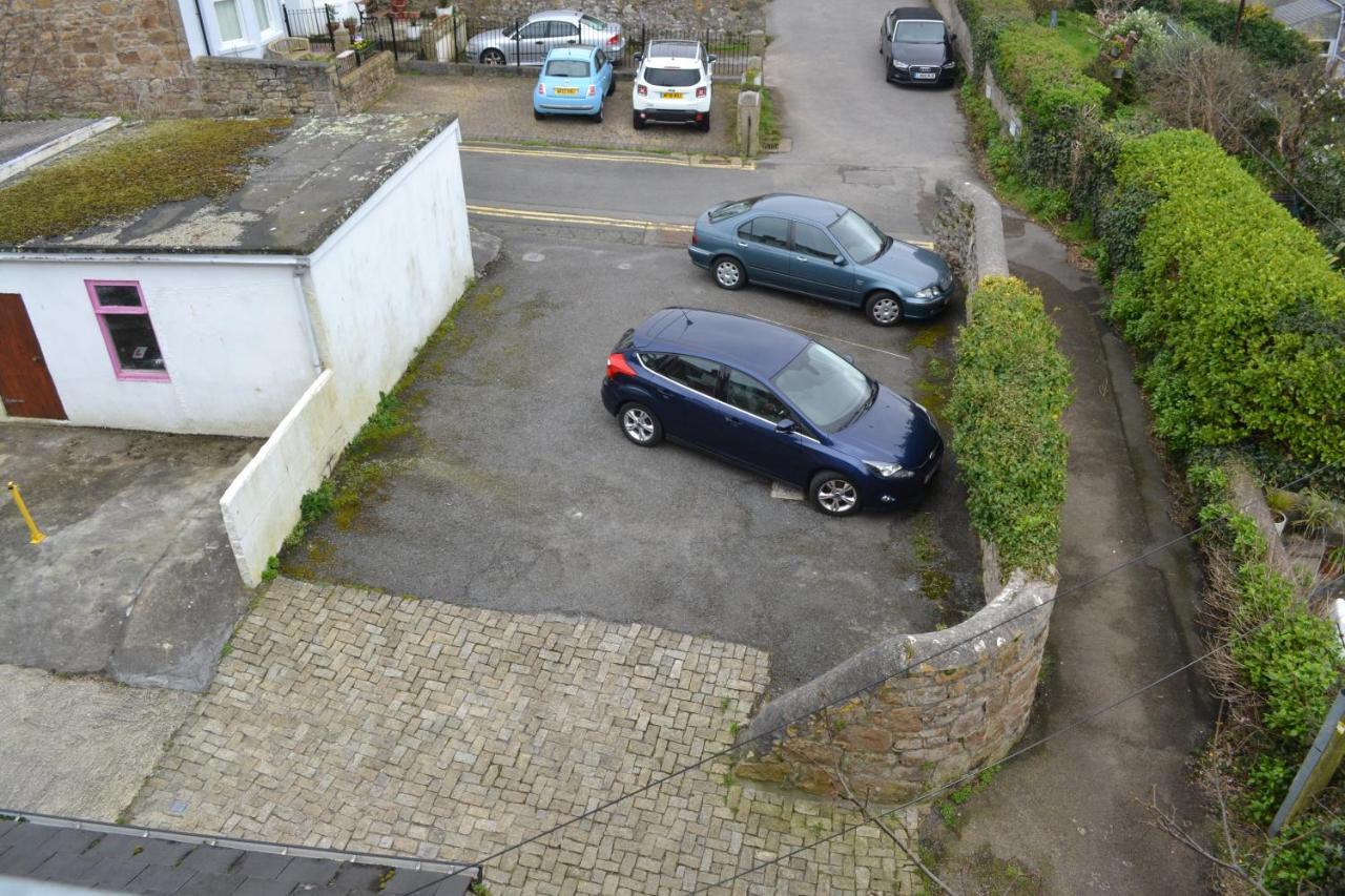Huer'S Watch A Beautifully Presented Private Apartment With Far Reaching Views Over St Ives Harbour And Bay And Free Onsite Parking For Larger Groups Book Along With Our Connecting Two Sister Apartments Eksteriør bilde